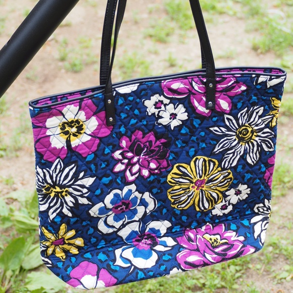 Vera Bradley Handbags - VGUC Vera Bradley Day Tote in African Violet Vera Bradley Handbags - VGUC Vera Bradley Day Tote in African Violet